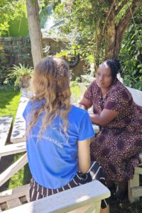 Besprechung vor Ort mit YISOG-Teammitglied