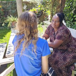 Besprechung vor Ort mit YISOG-Teammitglied